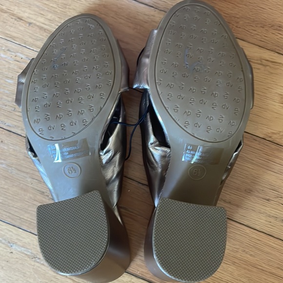 New Dolce Vita DV Open Toe Slide on Metallic heels size 6.5 - Picture 4 of 6